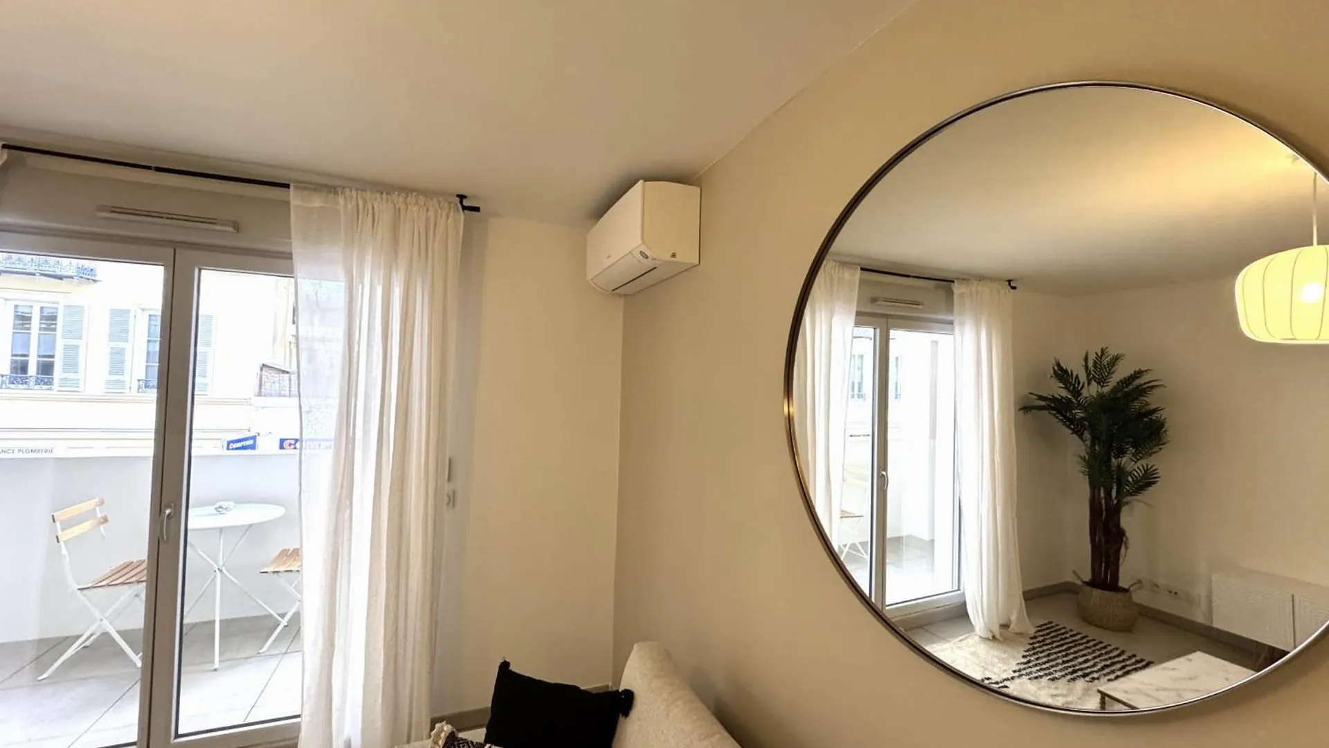 T2 - Nice - Place Du Pin - Papon 0*,  France