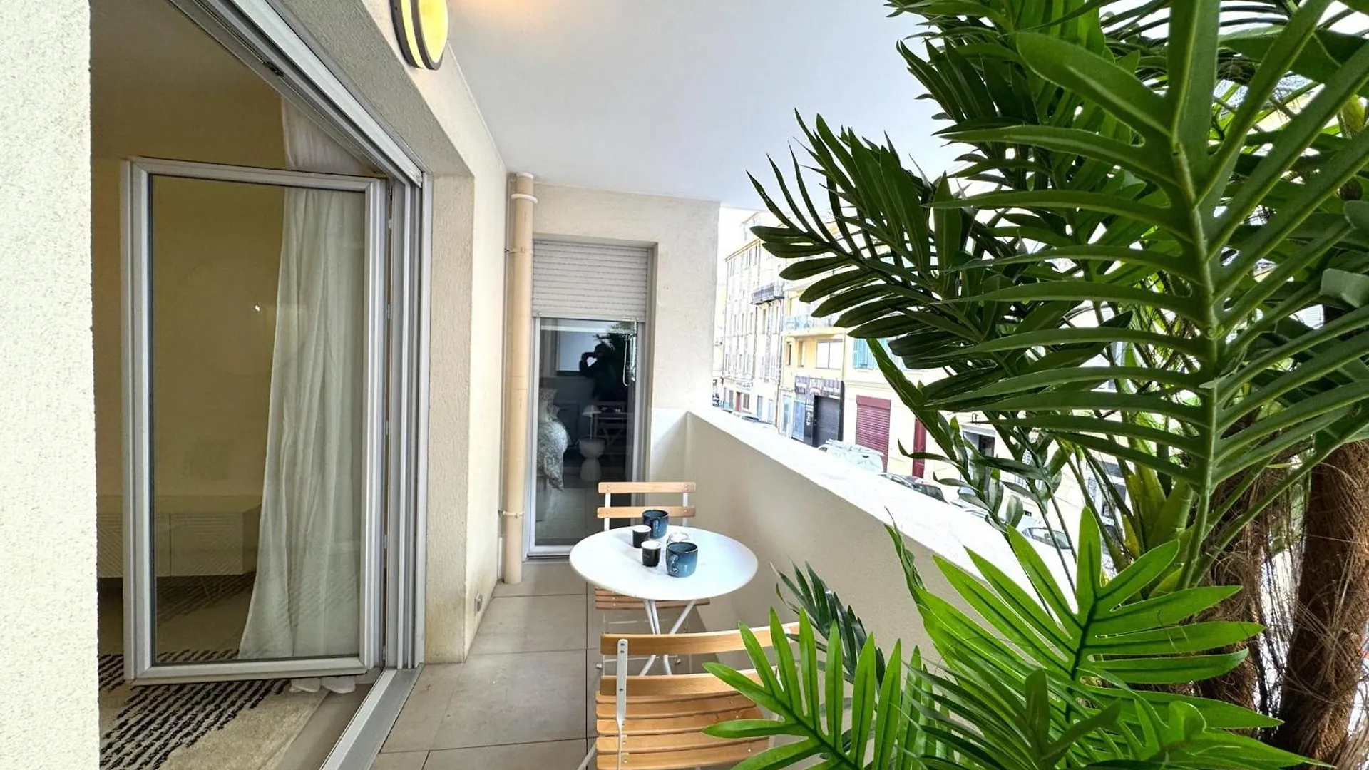 T2 - Nice - Place Du Pin - Papon